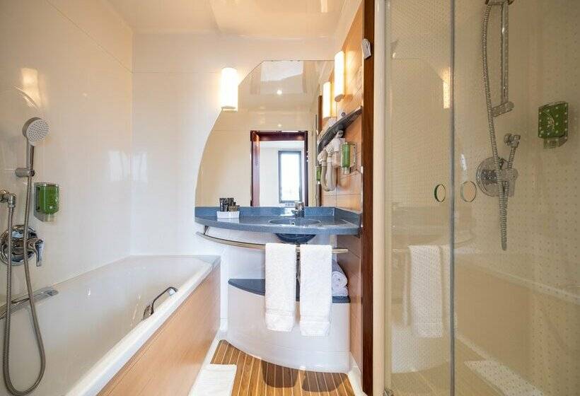 B&B Hotel Calais Terminal Cité de l'Europe 4 étoiles