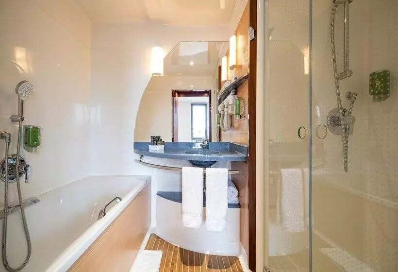 B&B Hotel Calais Terminal Cité de l'Europe 4 étoiles