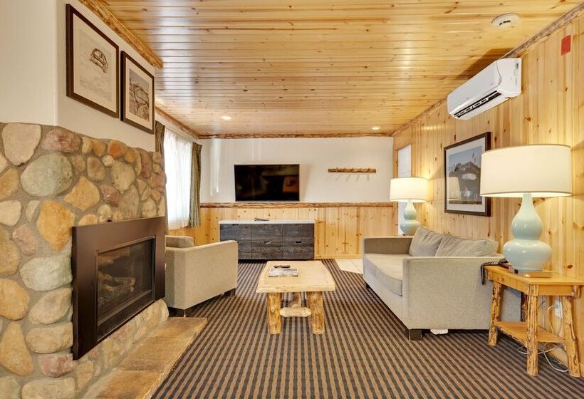 فندق 3 Peaks Resort & Beach Club