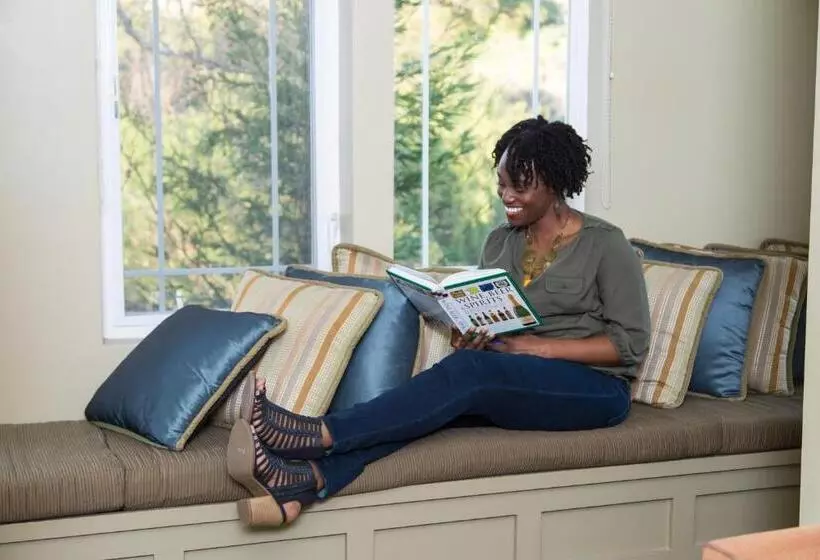 Отель Avila Village Inn