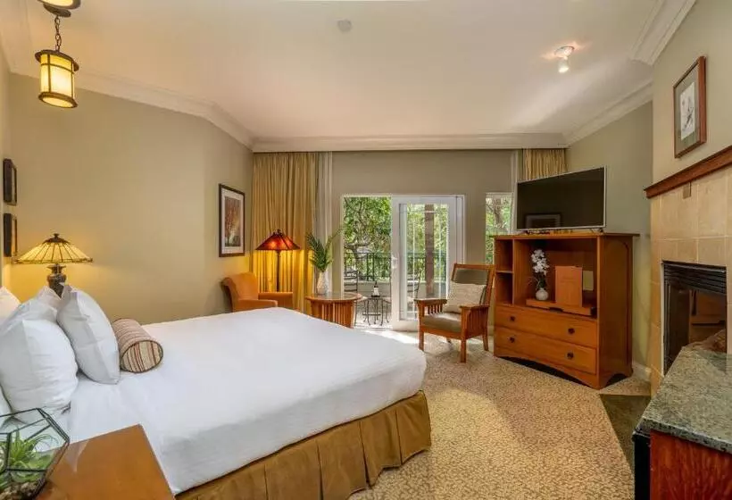 Отель Avila Village Inn