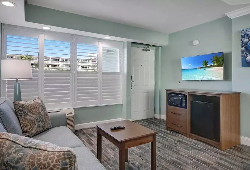 Hotel Boardwalk Inn And Suites