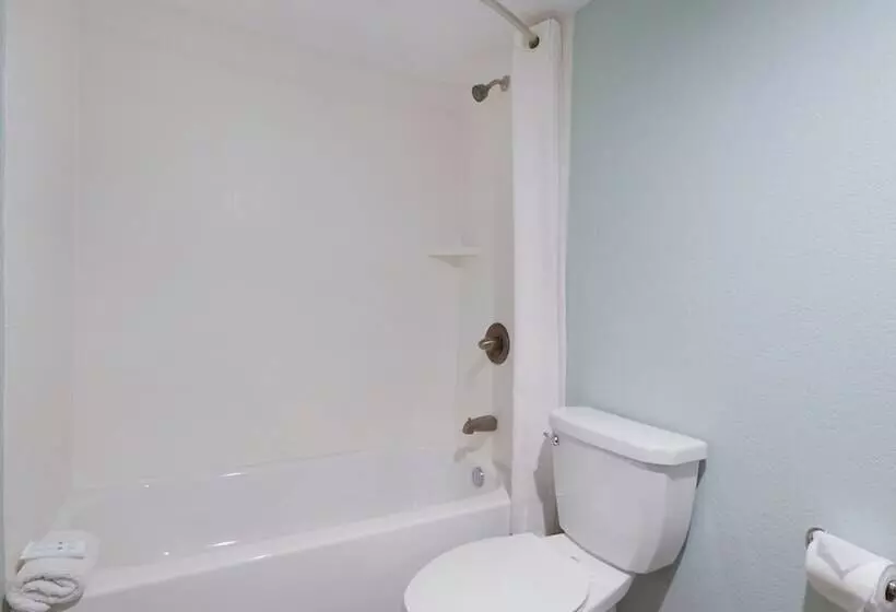 Hotel Boardwalk Inn And Suites