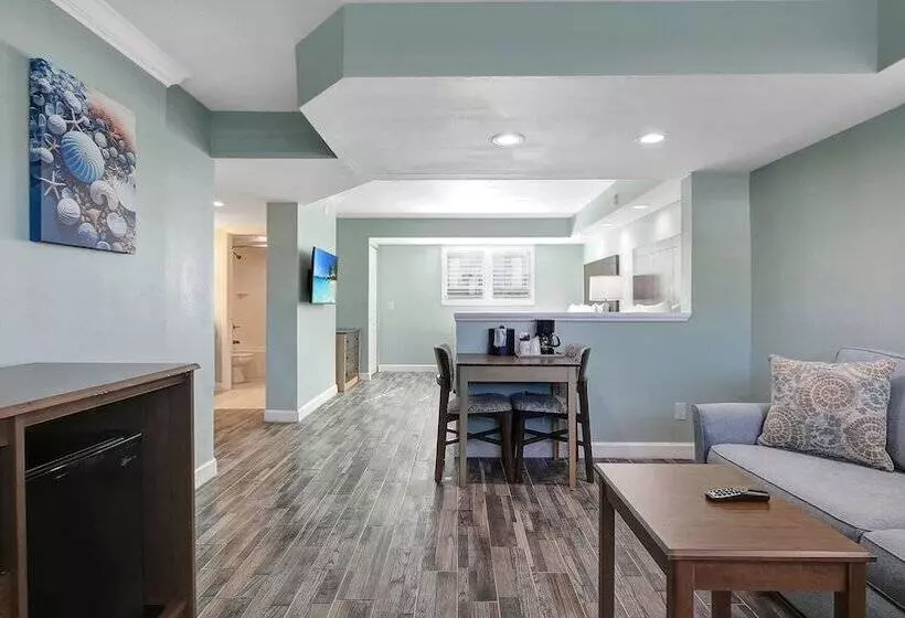 Hotel Boardwalk Inn And Suites