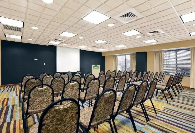 호텔 Comfort Inn & Suites Voorhees Mt Laurel