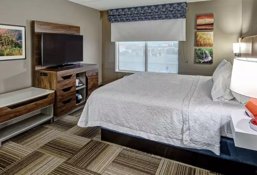 هتل Hampton Inn Latrobe