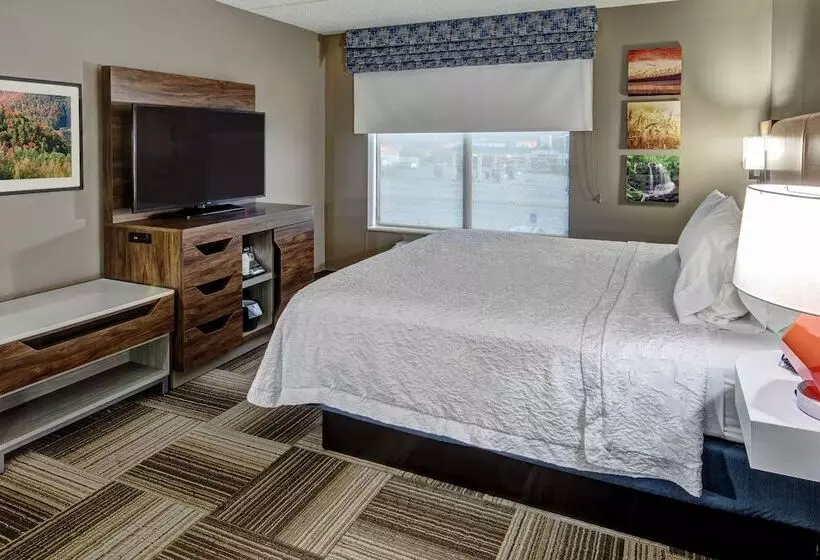 هتل Hampton Inn Latrobe