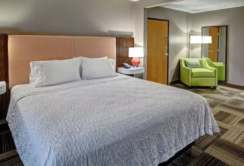 هتل Hampton Inn Latrobe