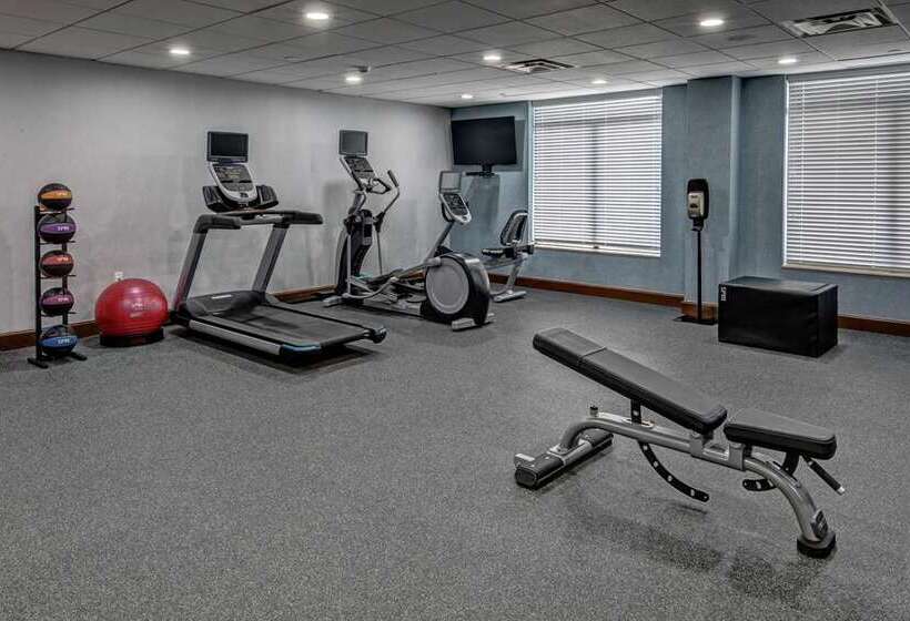 호텔 Hampton Inn Latrobe