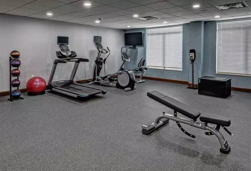 هتل Hampton Inn Latrobe