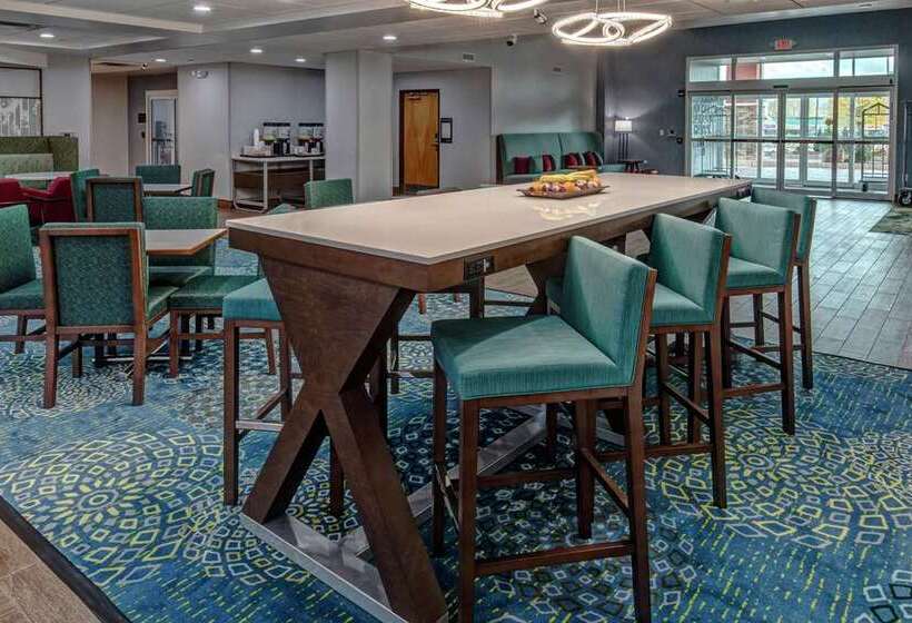 호텔 Hampton Inn Latrobe