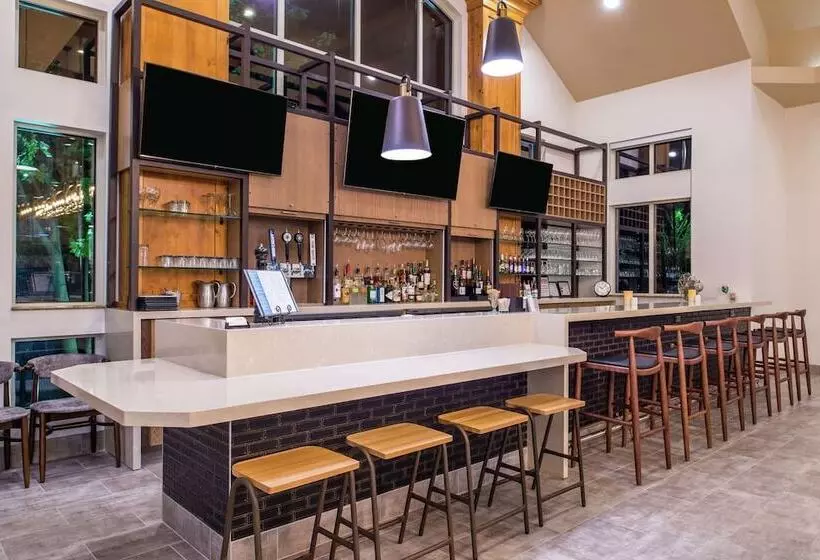 Отель Hilton Garden Inn Bend