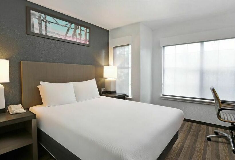 هتل Austin Arboretum