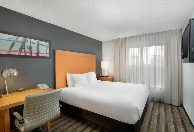 هتل Austin Arboretum