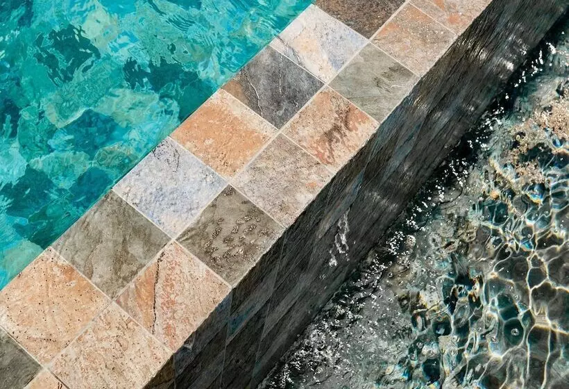 Отель Ibis La Ciotat