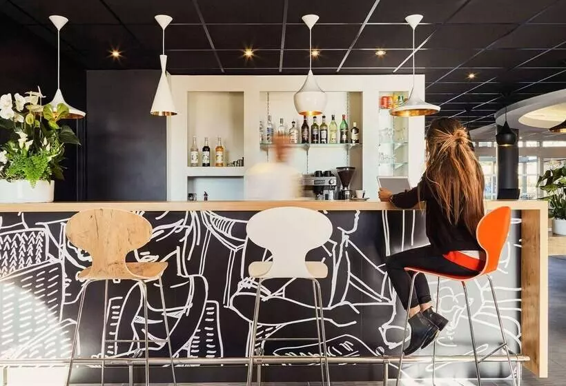 Отель Ibis La Ciotat