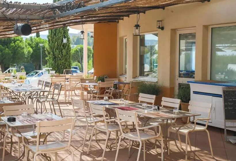 Отель Ibis La Ciotat