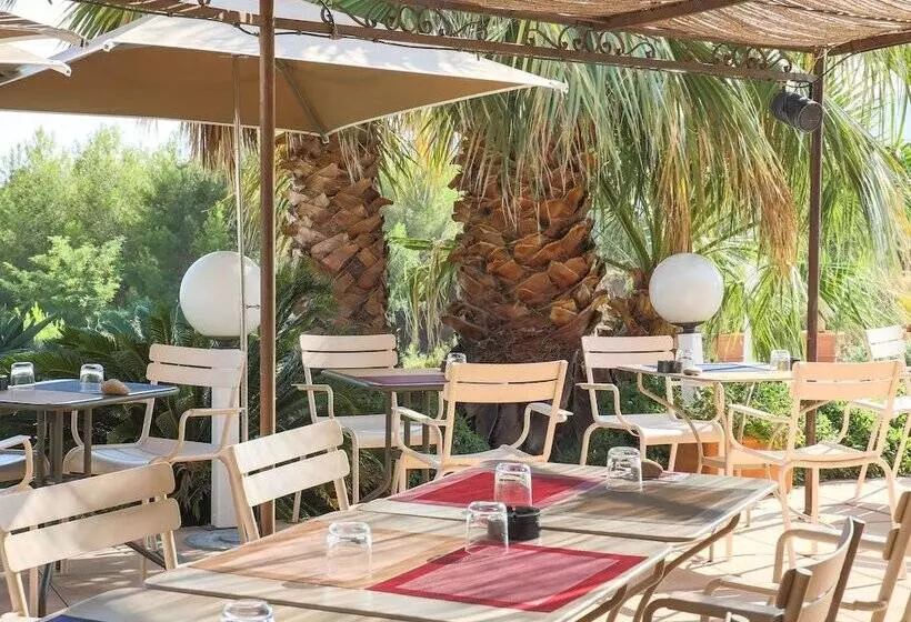 Отель Ibis La Ciotat