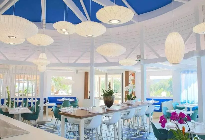 Отель Ibis La Ciotat