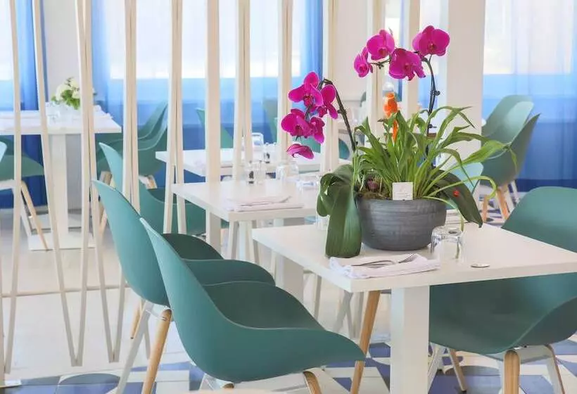 Отель Ibis La Ciotat