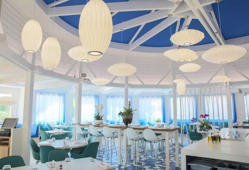 Отель Ibis La Ciotat