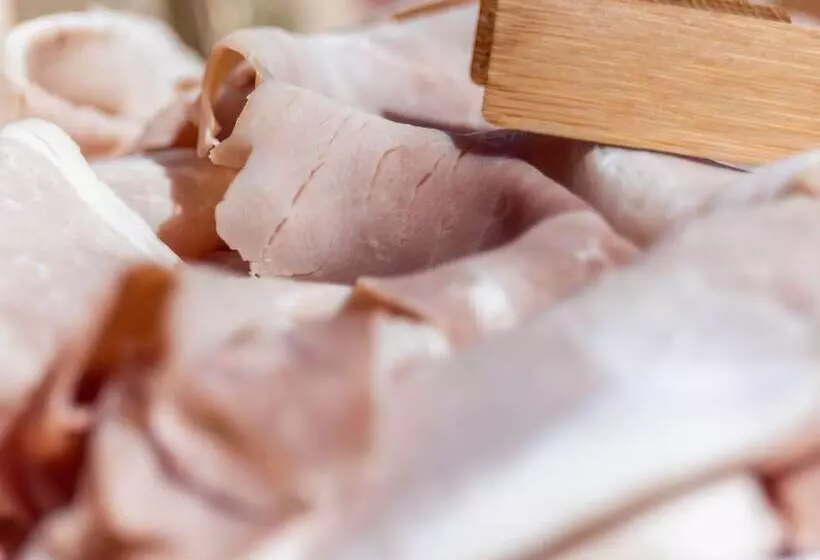 Отель Ibis La Ciotat