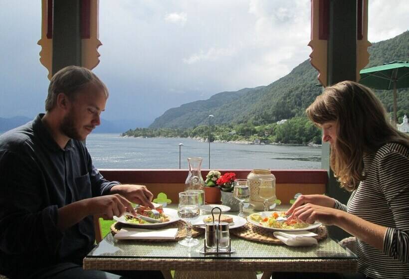 Lavik Fjord Hotel & Apartments