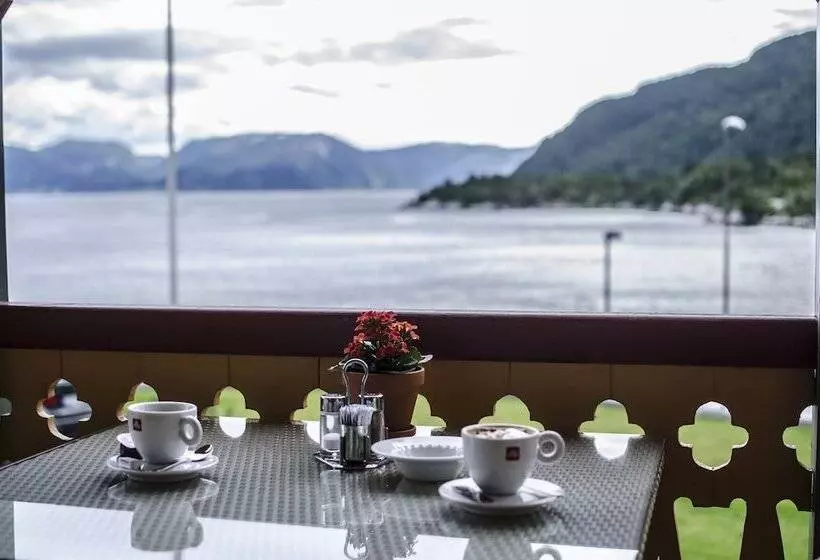 Lavik Fjord Hotel & Apartments