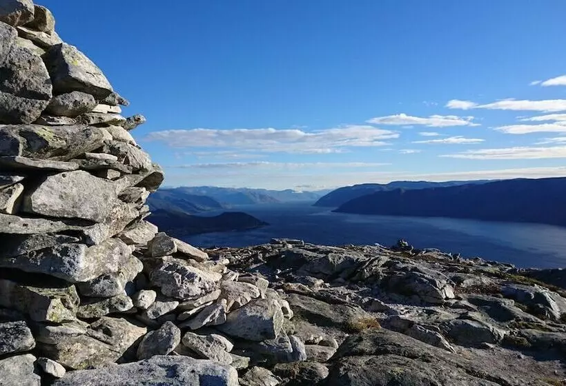 Lavik Fjord Hotel & Apartments