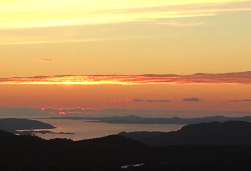 Lavik Fjord Hotel & Apartments