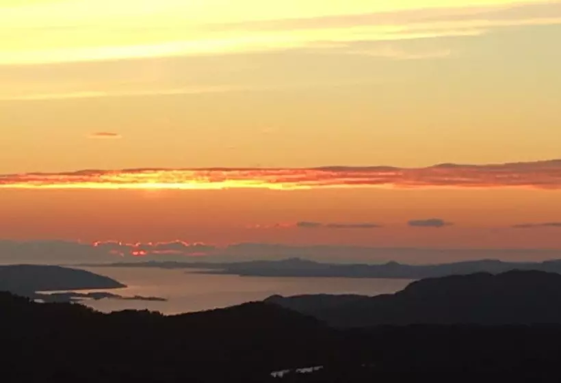 Lavik Fjord Hotel & Apartments