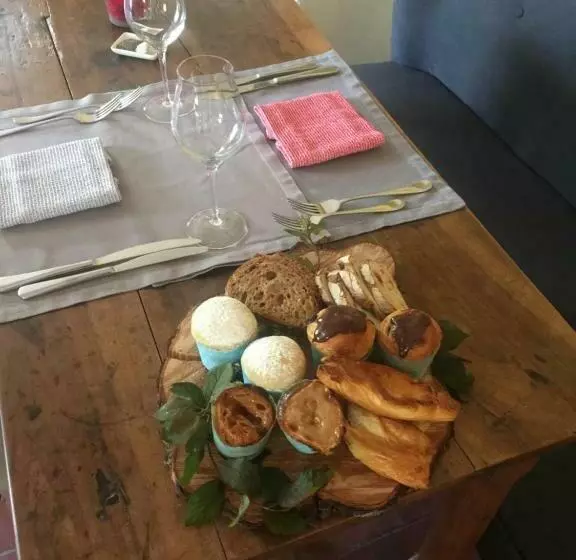 ホテル Hôtel Restaurant La Cardinale