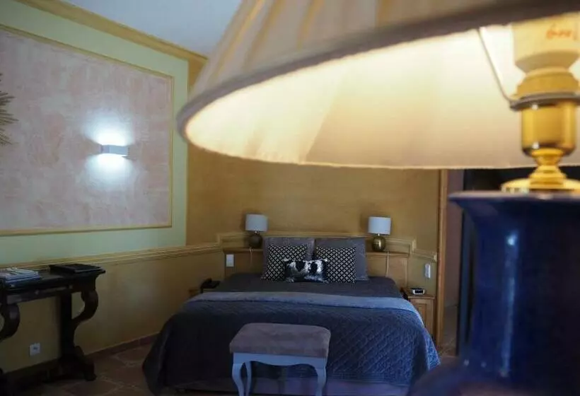 ホテル Hôtel Restaurant La Cardinale