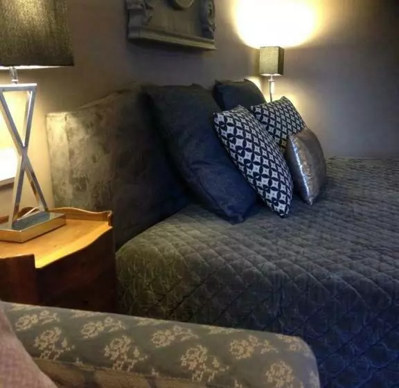 ホテル Hôtel Restaurant La Cardinale