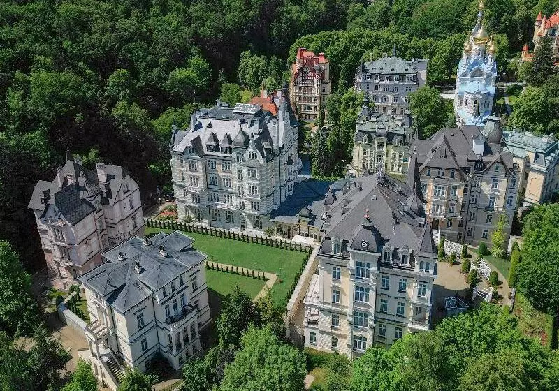 בית מלון כפרי Savoy Westend