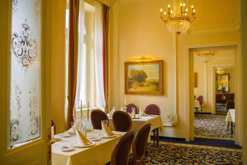 בית מלון כפרי Savoy Westend