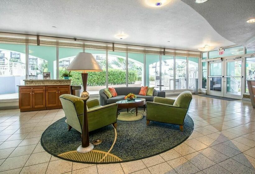 Hotel Solara Surfside Resort