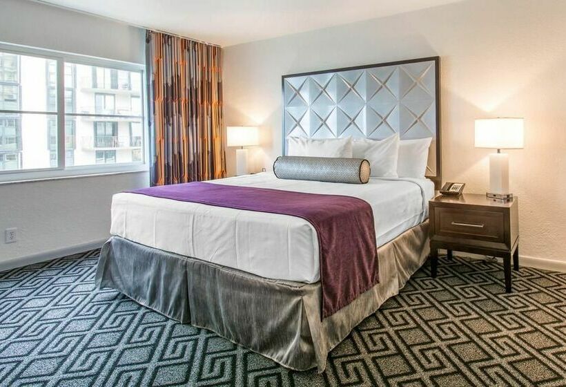 Hotel Solara Surfside Resort