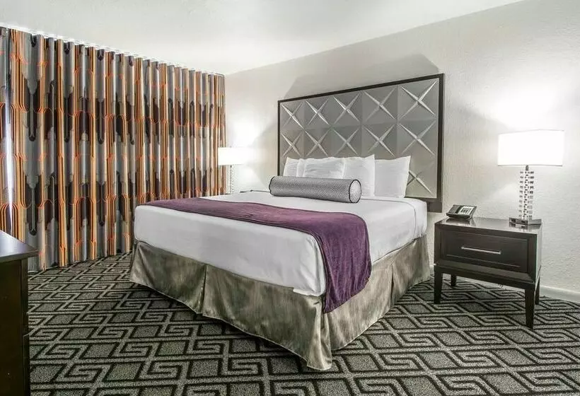 Отель Solara Surfside Resort