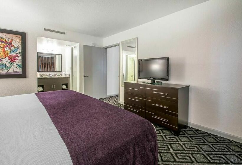 Hotel Solara Surfside Resort