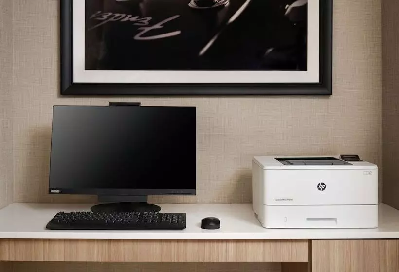 Отель Springhill Suites Nashville Metrocenter