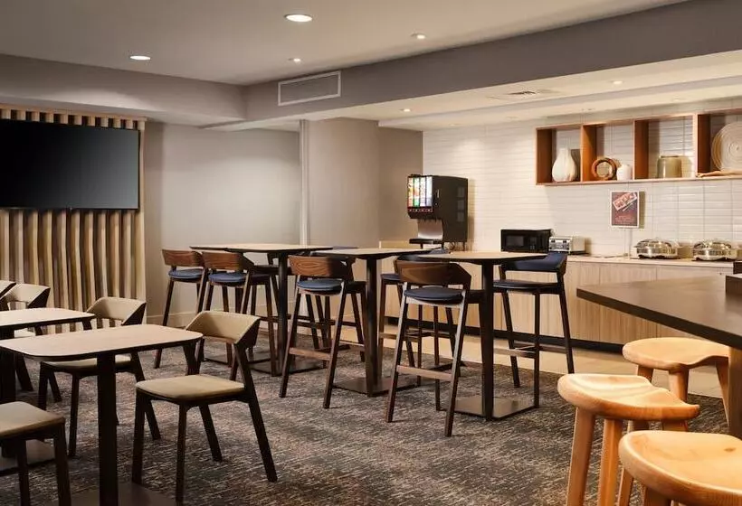 Отель Springhill Suites Nashville Metrocenter