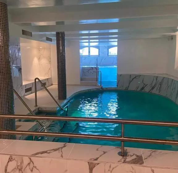 هتل Hôtel Villa Navarre