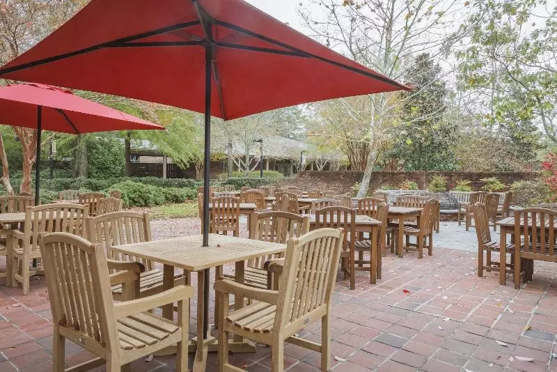 Williamsburg Woodlands Hotel & Suites, An Official Colonial Williamsburg