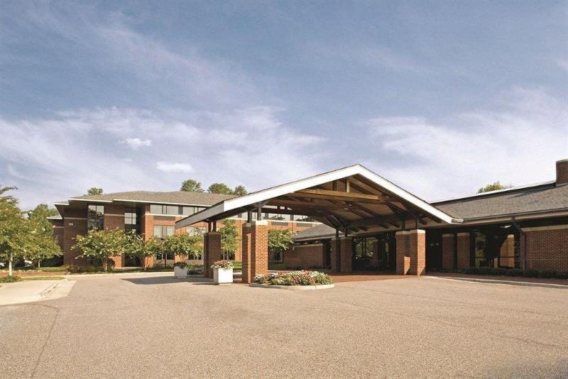 Williamsburg Woodlands Hotel & Suites, An Official Colonial Williamsburg