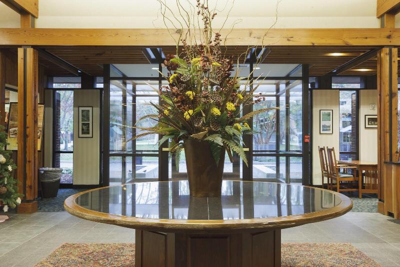 Williamsburg Woodlands Hotel & Suites, An Official Colonial Williamsburg