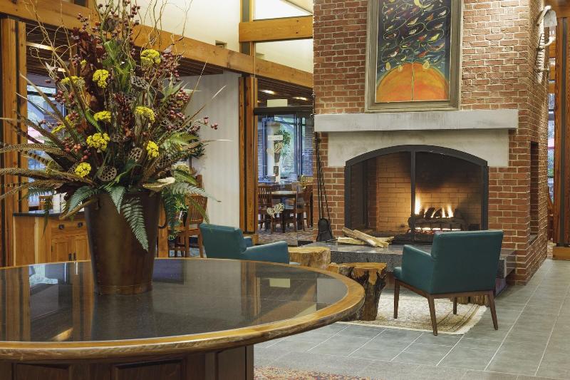 Williamsburg Woodlands Hotel & Suites, An Official Colonial Williamsburg