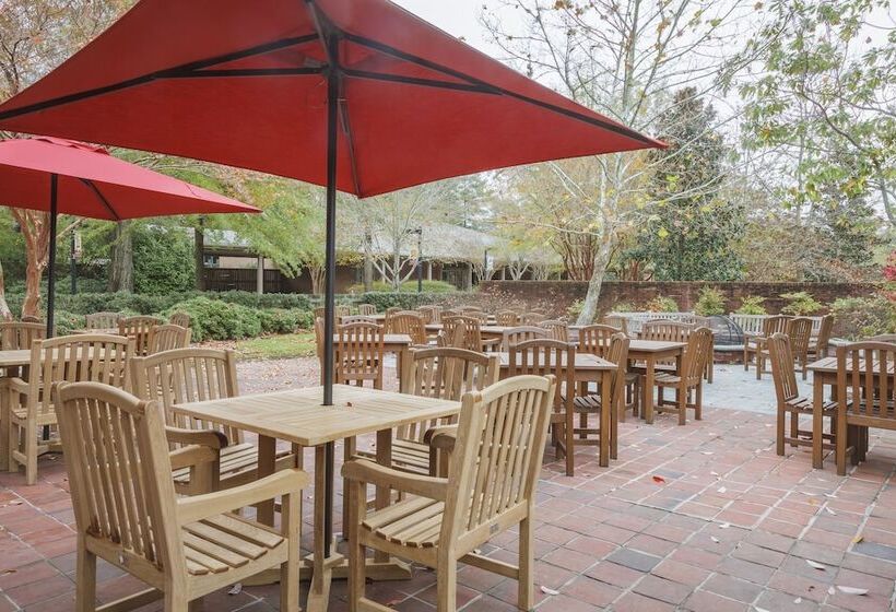 Williamsburg Woodlands Hotel & Suites, An Official Colonial Williamsburg