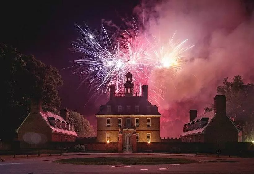 Williamsburg Woodlands Hotel & Suites, An Official Colonial Williamsburg