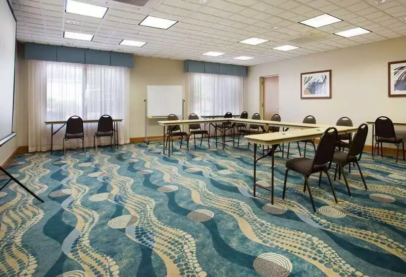 هتل Wingate By Wyndham Garner/raleigh South